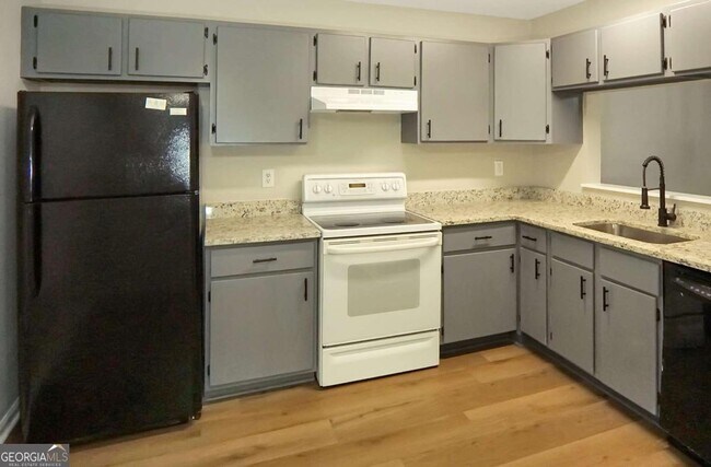 Foto del edificio - 5847 Trent Walk Dr