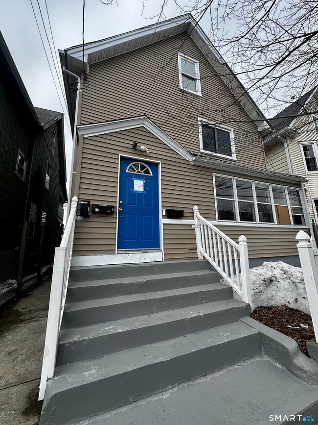 Building Photo - 147 Helen St