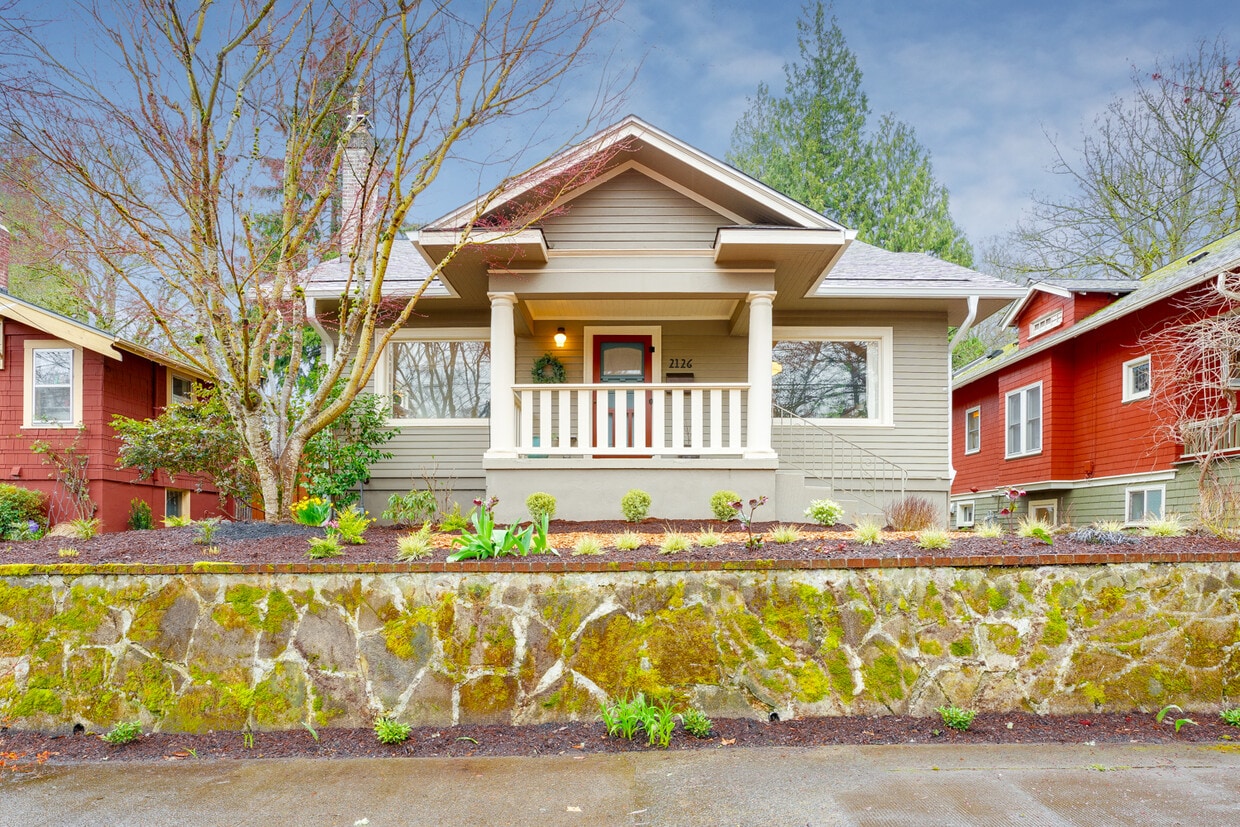 Primary Photo - 2126 NE 50th Ave
