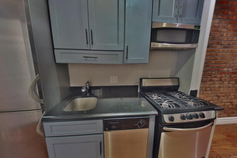 Foto del edificio - 410 E 13th St