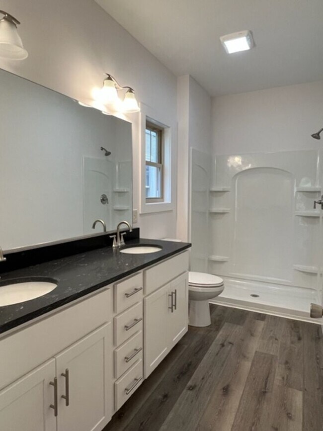 Foto del edificio - New Construction Weaverville Rental