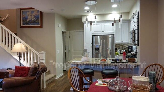 Building Photo - 44023 Rivo Ct