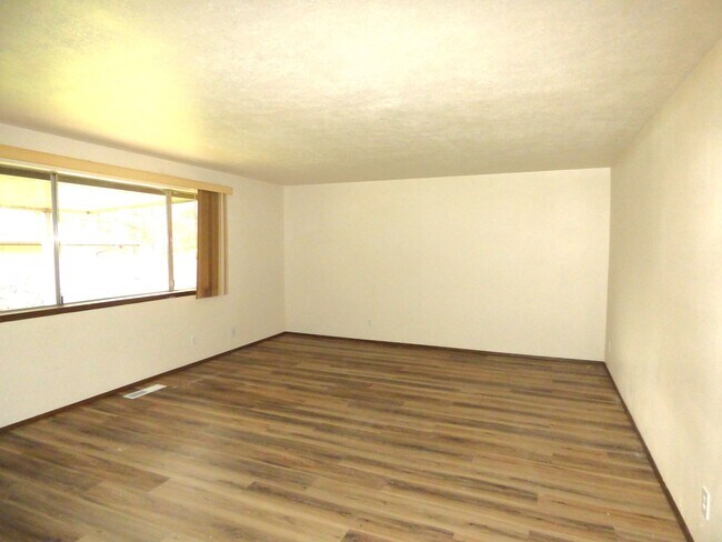 Foto del edificio - 3 bed 1.5 bath home in North Salem