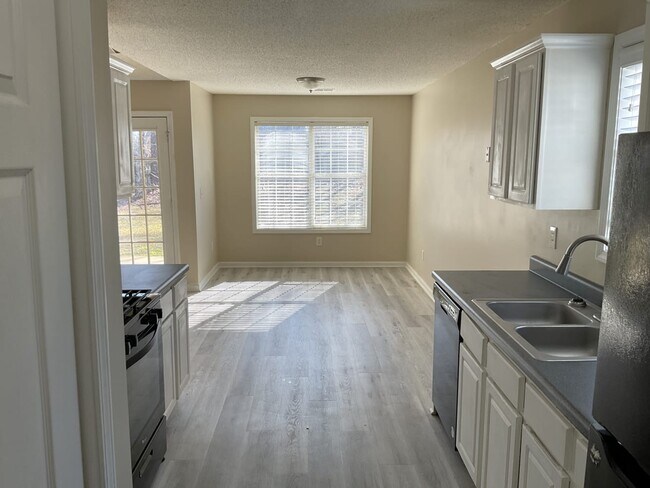 Building Photo - 304 Kellys Walk