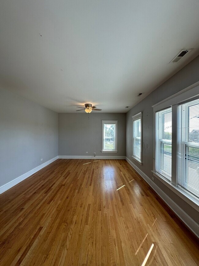 Building Photo - 311 Oneida St