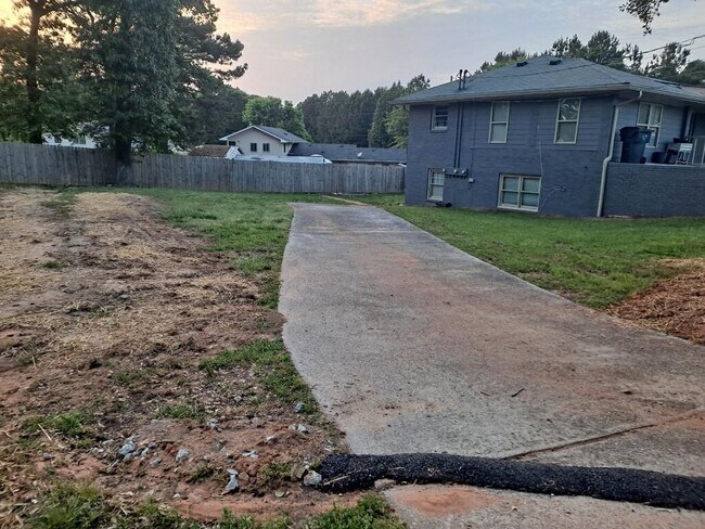 Foto del edificio - 1063 Pleasant Hill Rd