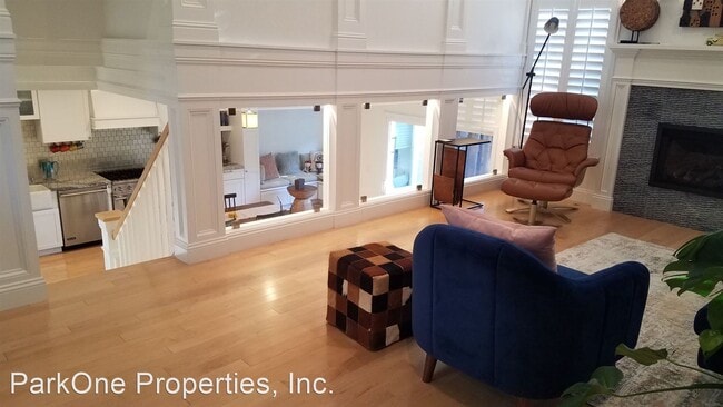 Building Photo - 3 br, 2.5 bath House - 1710 Siskiyou Drive