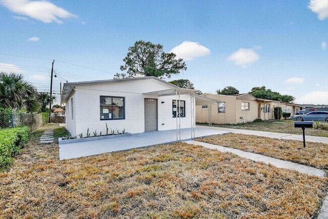 Photo - 917 W 2nd St Townhome