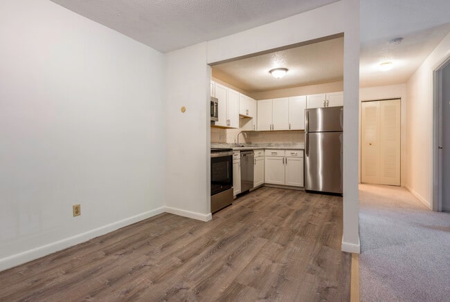 Building Photo - Ledgewood Court Apartments