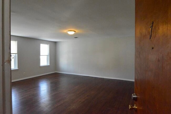 2426 1/2 S 16th St #7 - 2426 1/2 S 16th St #7 Apartment