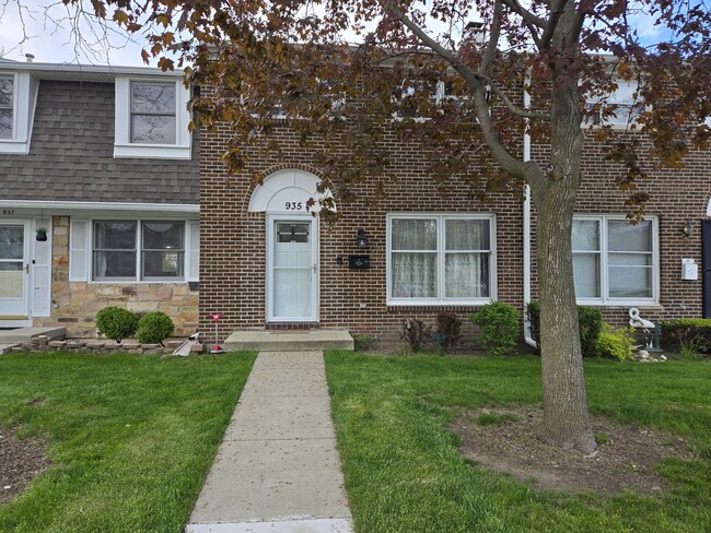 Building Photo - 935 Banbury Ct