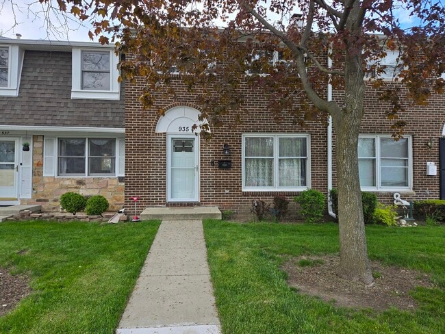 Foto del edificio - 935 Banbury Ct