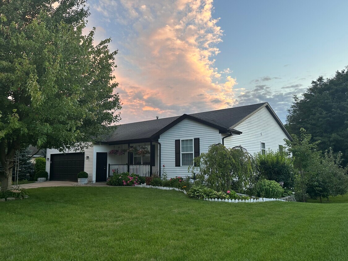 Foto principal - 1186 Woodspointe Dr SW
