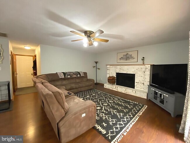 Foto del edificio - 8624 Valley Dr