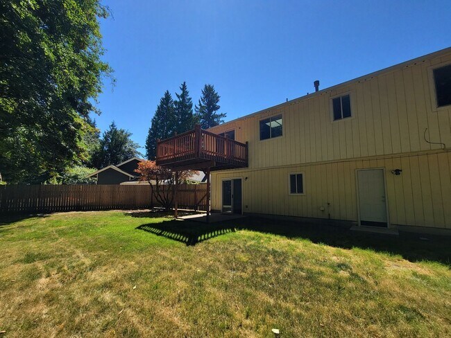 Building Photo - Bright and Beautiful 4 bed in convenient C...