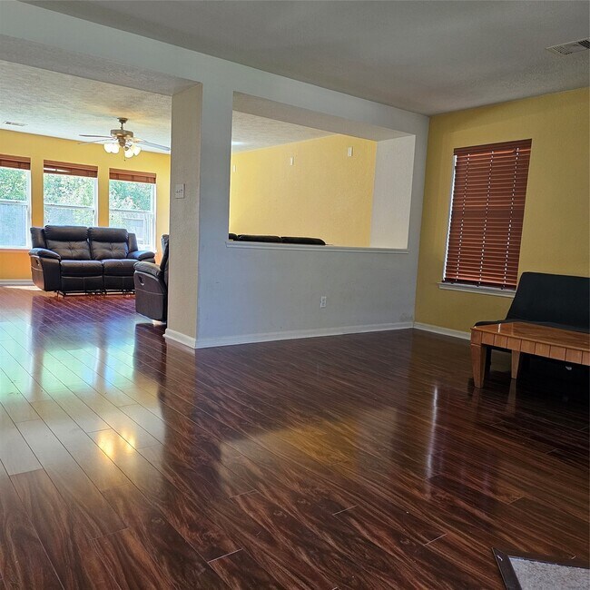 Foto del edificio - 11727 Madison Oak St