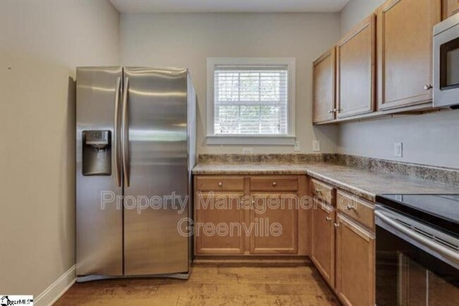 Foto del edificio - 334 Easterlin Way
