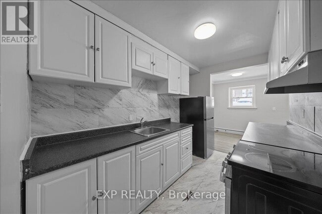 Building Photo - 1455 Morisset Ave