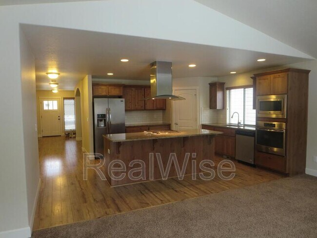 Foto del edificio - 3006 NE Red Oak Dr
