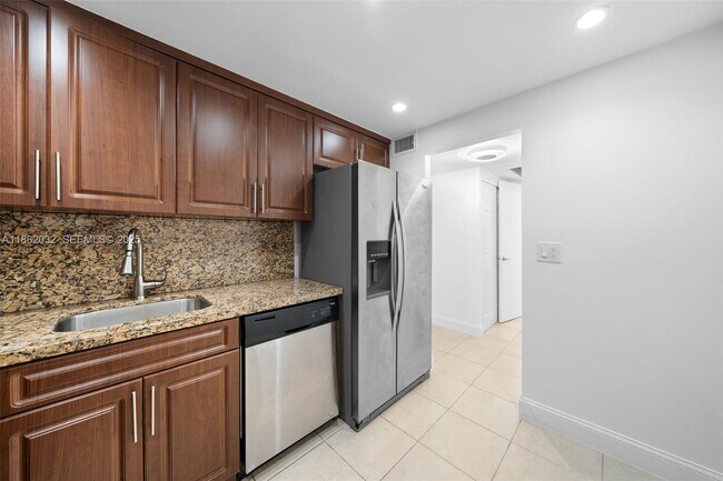 Foto del edificio - 401 Golden Isles Dr