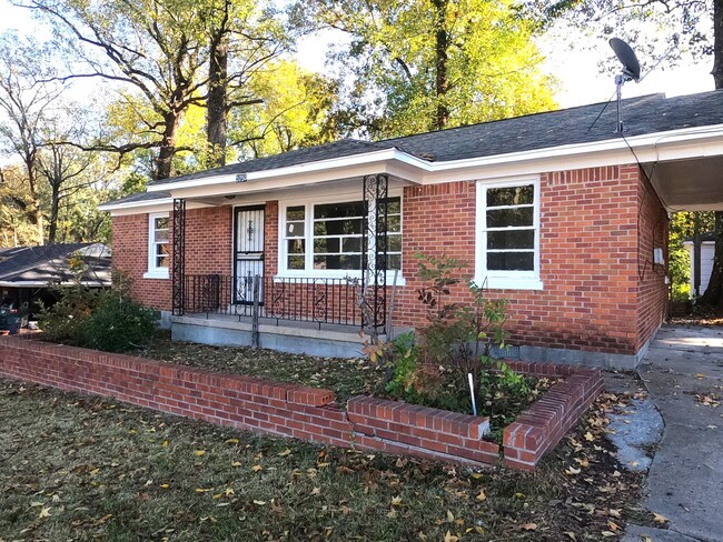 Building Photo - Newly Renovated Home In Frayser