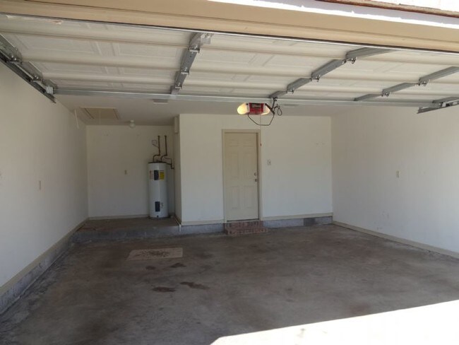 Building Photo - 38 Woodridge Dr