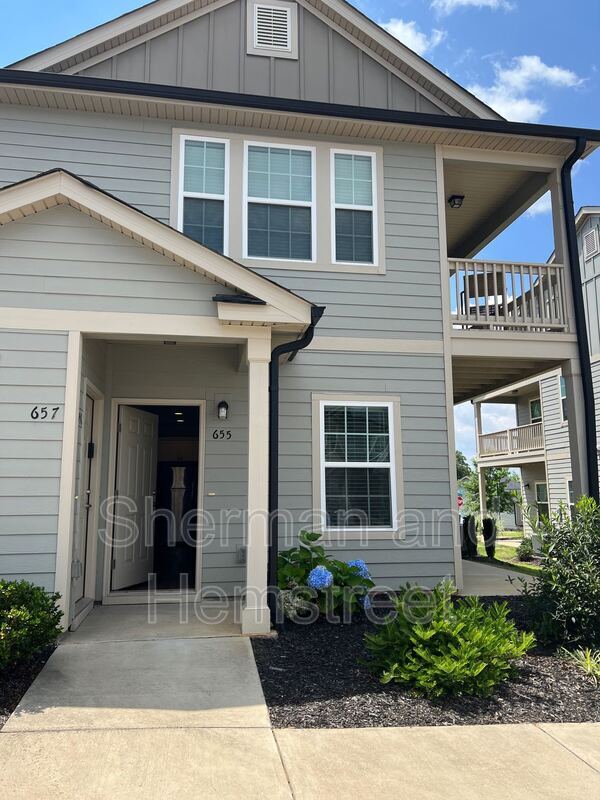 Foto principal - 655 Dobhill Ln