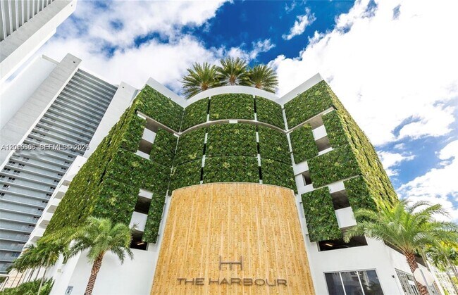 Foto del edificio - 16385 Biscayne Blvd