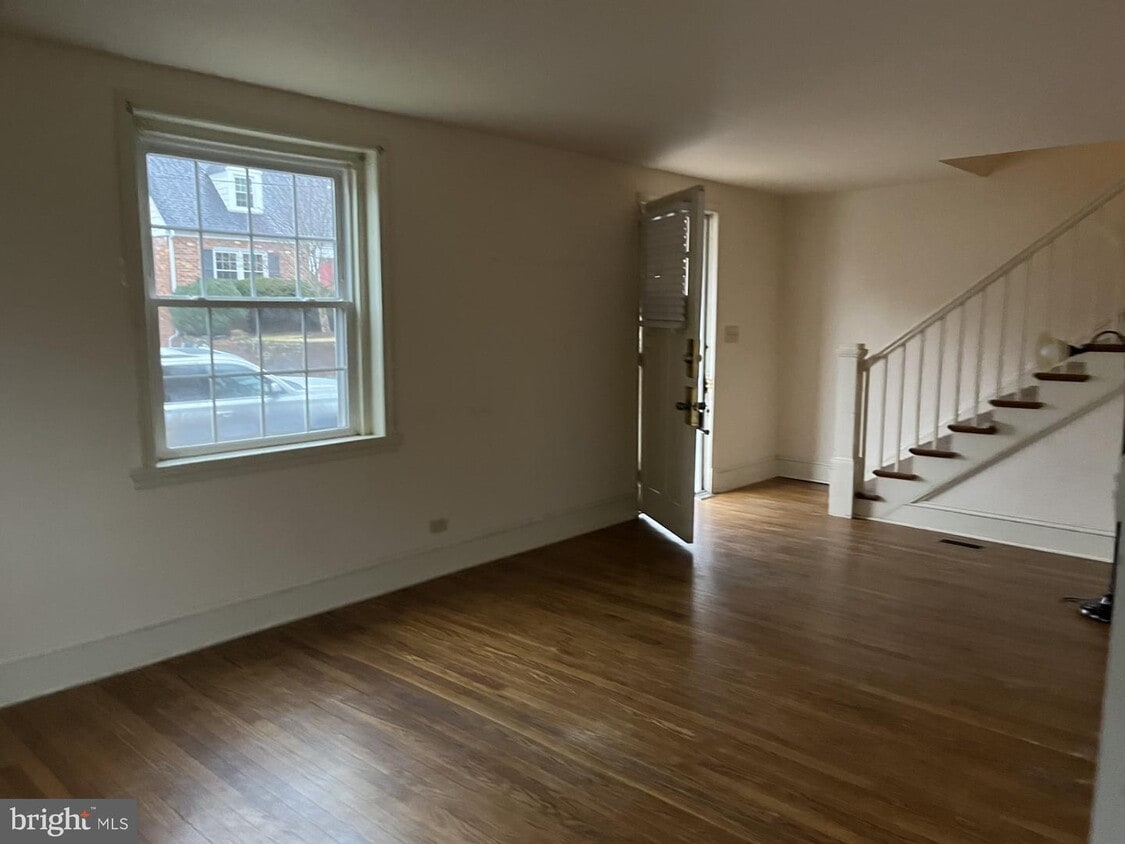 Primary Photo - 110 N Madison St