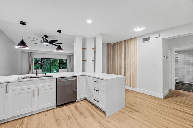 Building Photo - 6670 Villa Sonrisa Dr