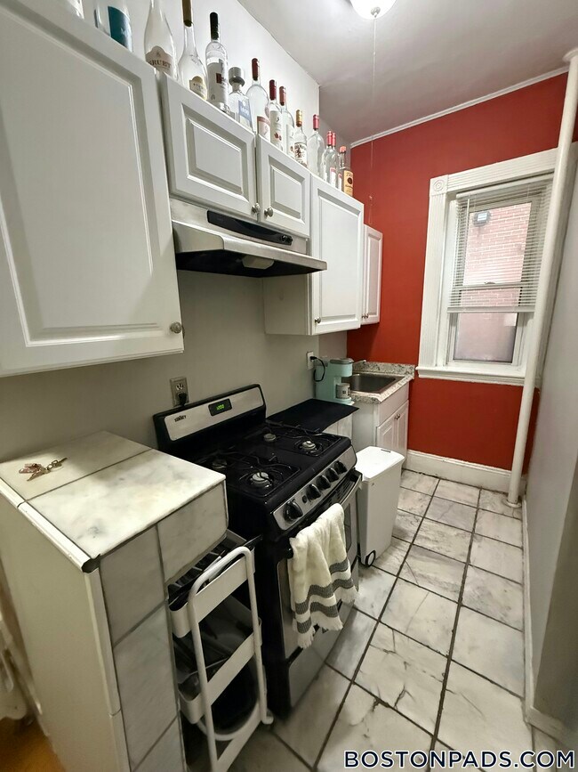 Building Photo - 463 Park Dr