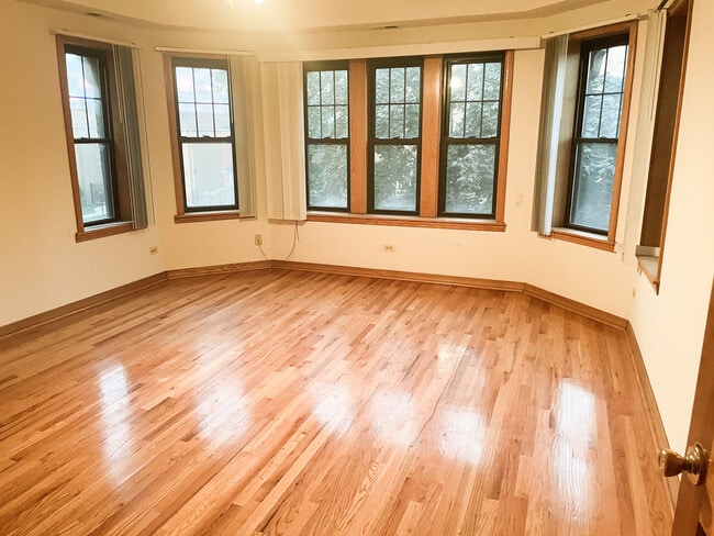 Building Photo - 8742 S Harper Ave