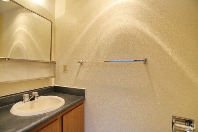 2 BR-Bathroom - Orchard Terrace