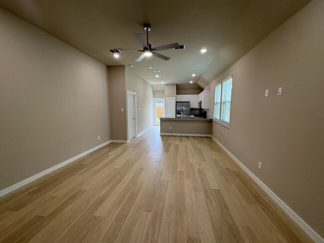 Building Photo - 411 Travine Dr