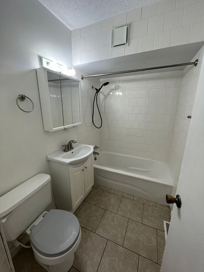 Foto del edificio - 3 bedroom 1 bath home in Loves Park