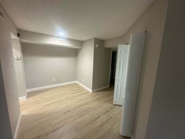 Building Photo - ** Move in Special $500 off your first months rent** New Remodeled 2 bed 1 bath condo in Casselbe...