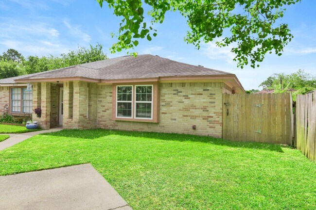 Foto del edificio - Stunning 4-Bedroom Home in Oak Rock Neighb...