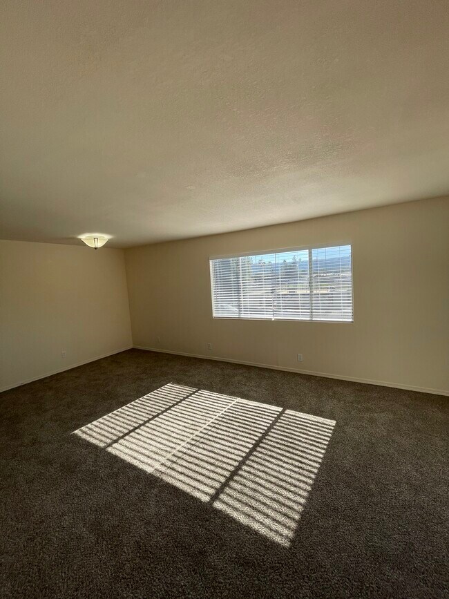 Foto del edificio - 226 E J St