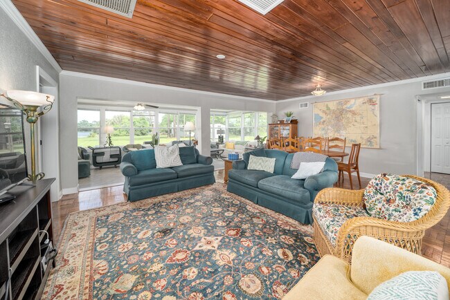 Foto del edificio - 9437 Bear Lake Cir