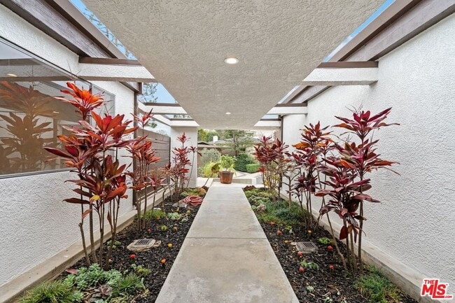 Foto del edificio - 3135 Chandelle Rd