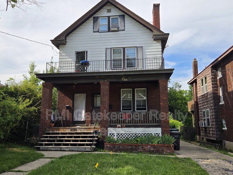 Photo - 4370 St Lawrence Ave
