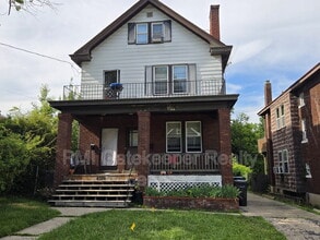 Building Photo - 4370 St Lawrence Ave