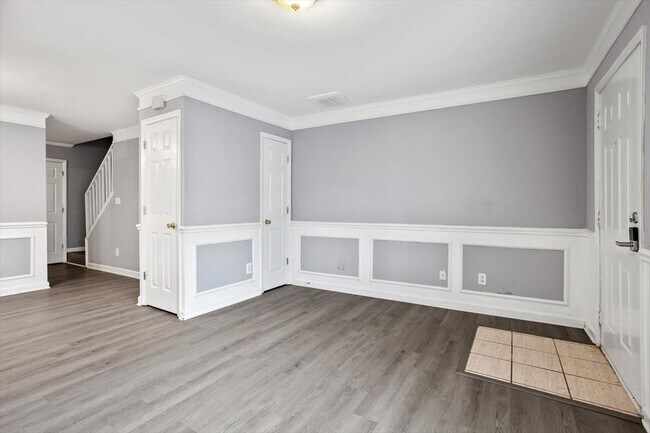 Foto del edificio - 17 Cheltenham Dr