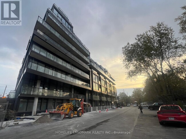 Building Photo - 2 Manderley Dr