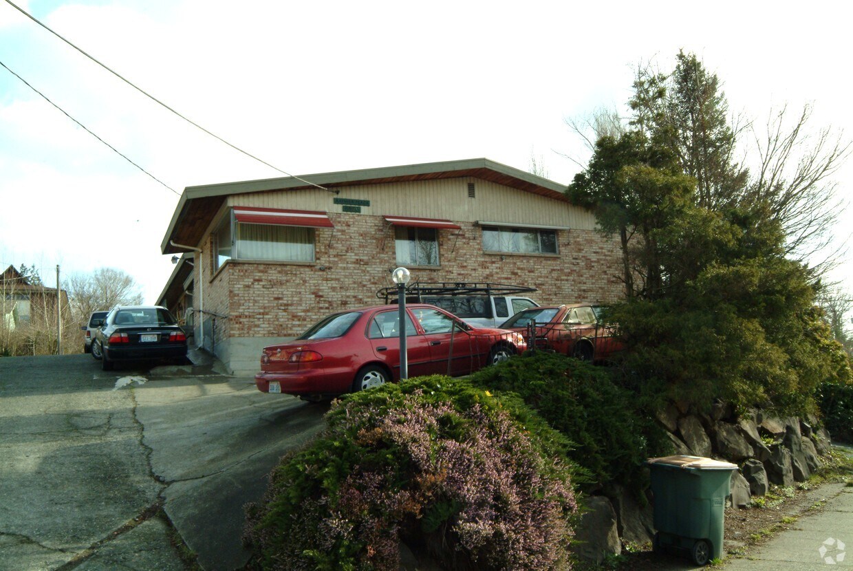 Primary Photo - 6800 Rainier Ave Ave S