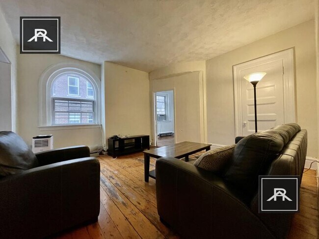 Foto del edificio - 4 bedroom in Brookline MA 02446