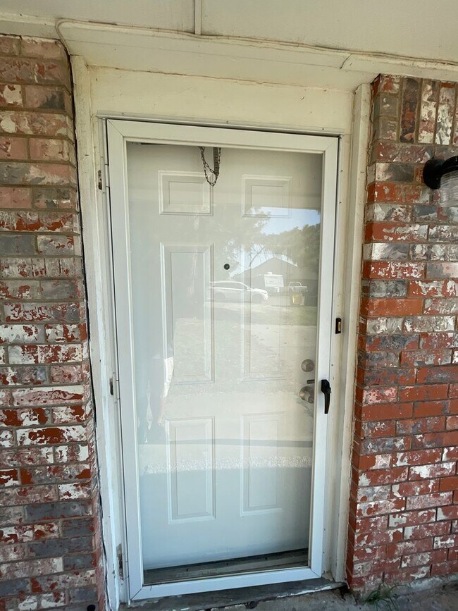 Building Photo - 2 Bed 1 Bath Duplex in Choctaw