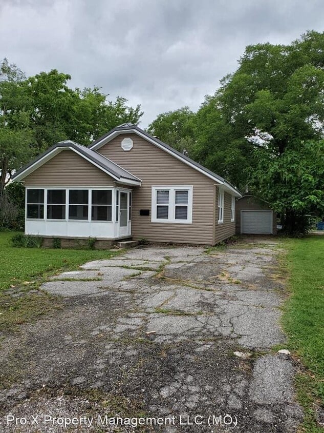 112 Forest Ave, Joplin, MO 64801 House Rental in Joplin, MO