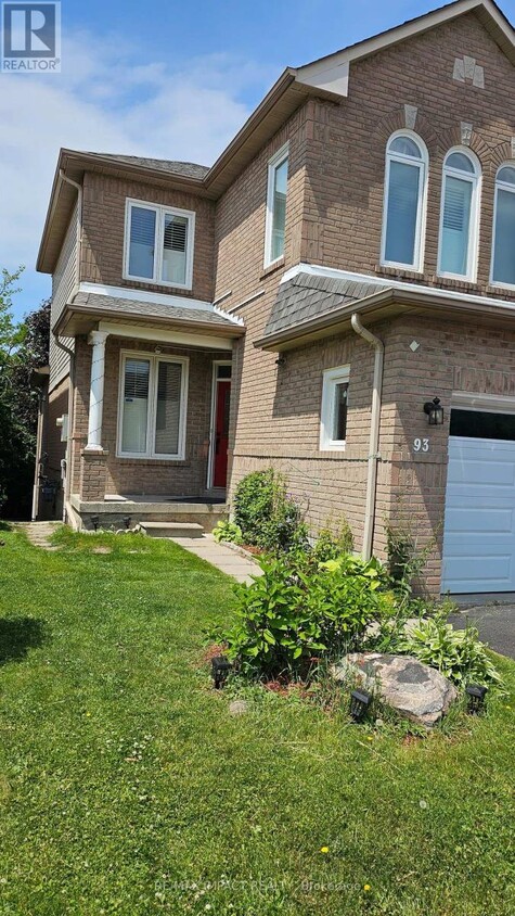 Primary Photo - 93 Knotty Pine Dr