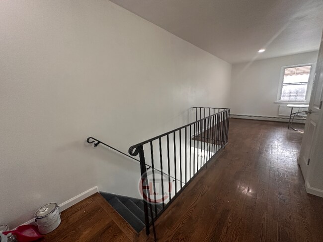 Building Photo - 445 E 179th St